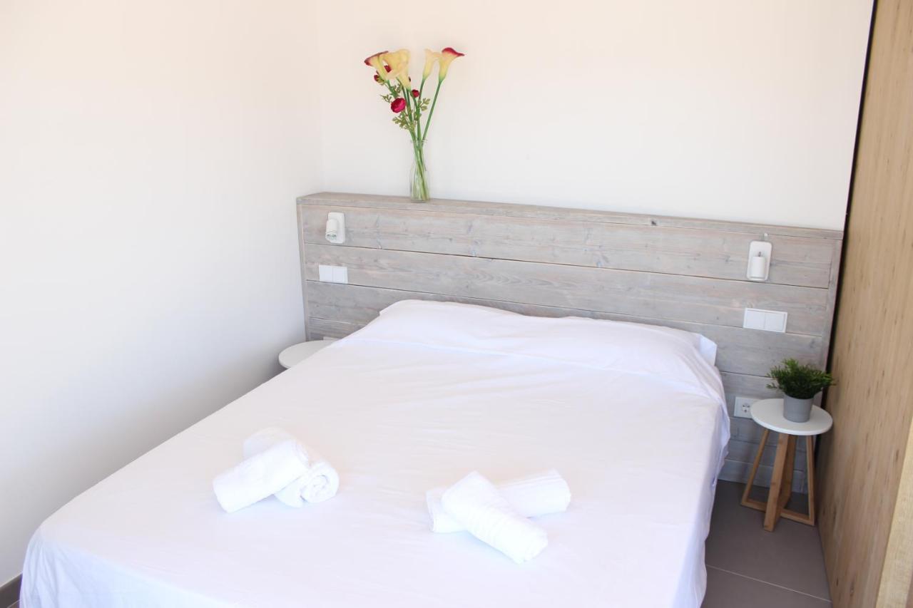 רוזס Beautiful Loft, Huge Sunny Terrace, View Over The Beach And Sea מראה חיצוני תמונה