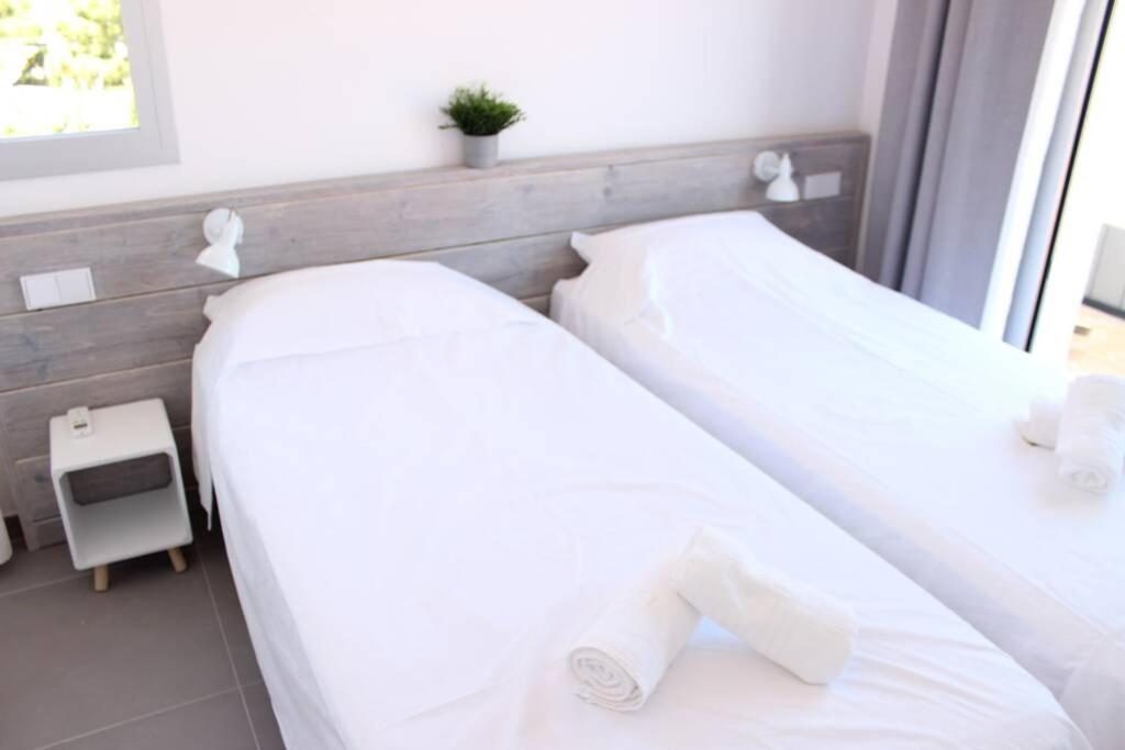 רוזס Beautiful Loft, Huge Sunny Terrace, View Over The Beach And Sea מראה חיצוני תמונה