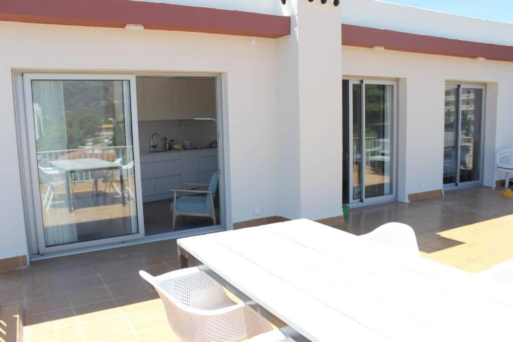 רוזס Beautiful Loft, Huge Sunny Terrace, View Over The Beach And Sea מראה חיצוני תמונה