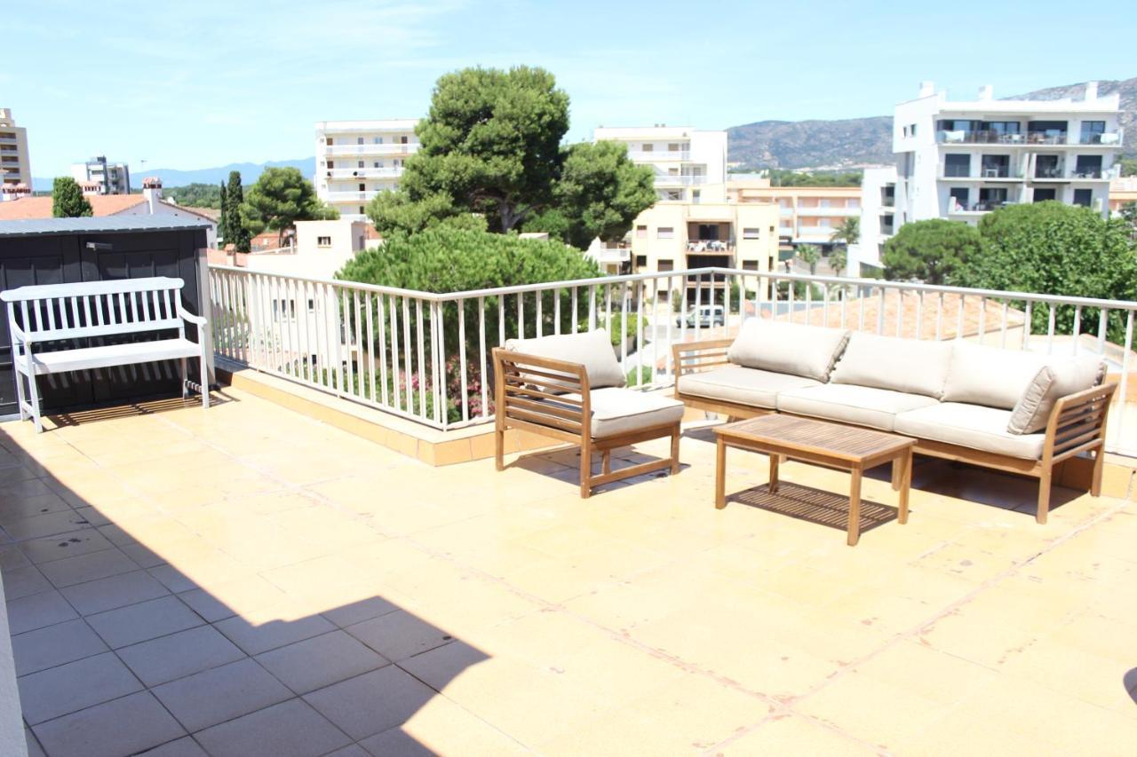 רוזס Beautiful Loft, Huge Sunny Terrace, View Over The Beach And Sea מראה חיצוני תמונה