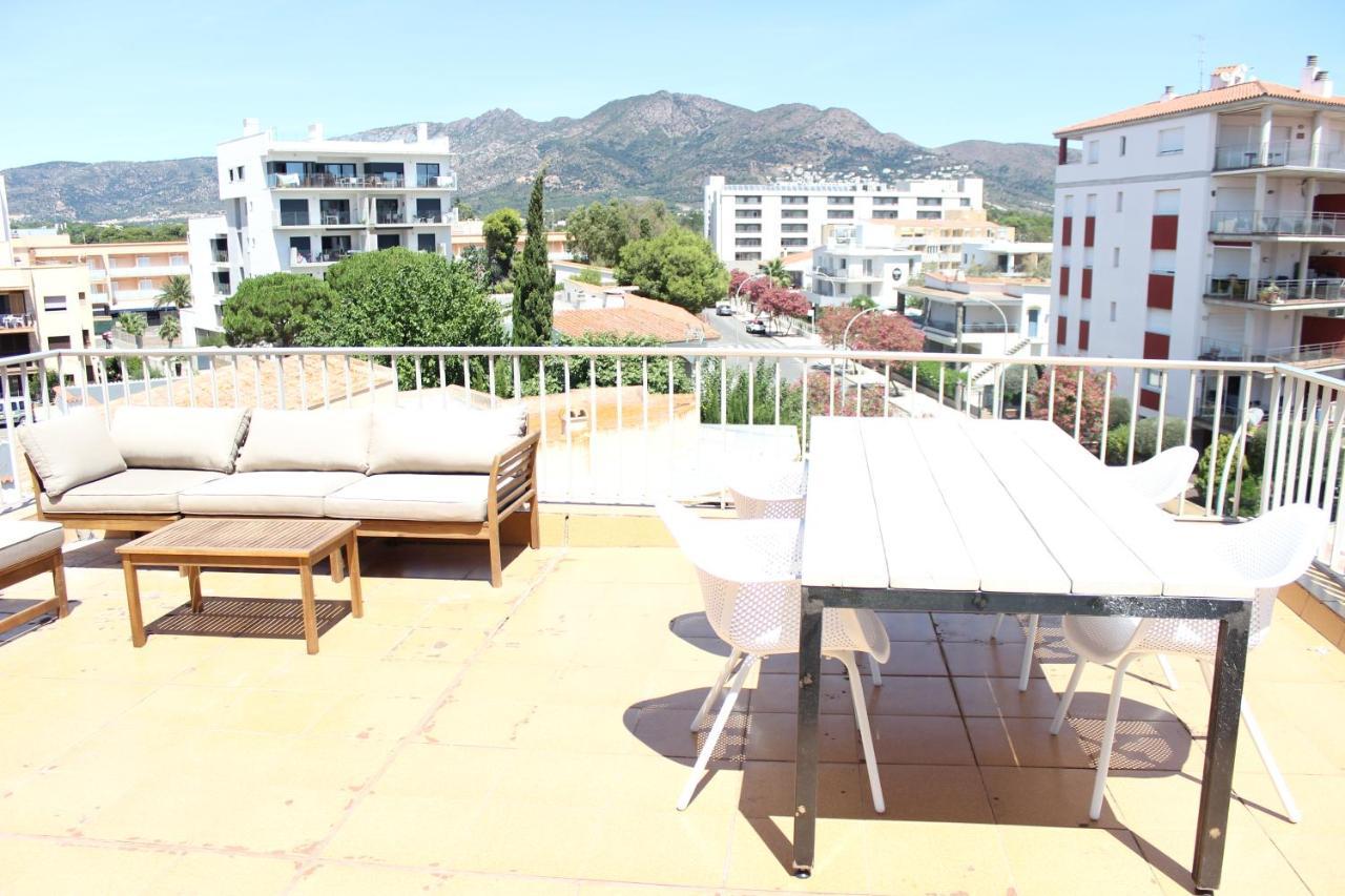 רוזס Beautiful Loft, Huge Sunny Terrace, View Over The Beach And Sea מראה חיצוני תמונה