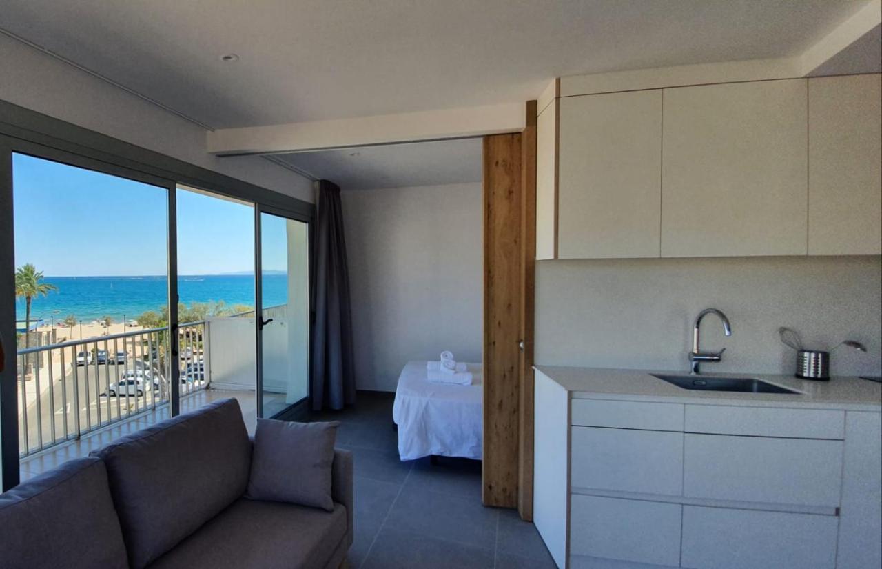 רוזס Beautiful Loft, Huge Sunny Terrace, View Over The Beach And Sea מראה חיצוני תמונה