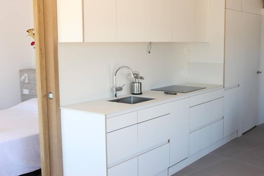 רוזס Beautiful Loft, Huge Sunny Terrace, View Over The Beach And Sea מראה חיצוני תמונה