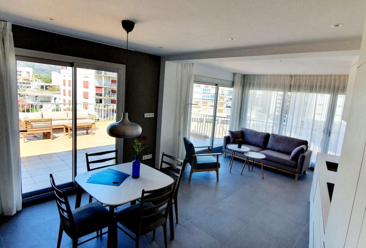 רוזס Beautiful Loft, Huge Sunny Terrace, View Over The Beach And Sea מראה חיצוני תמונה