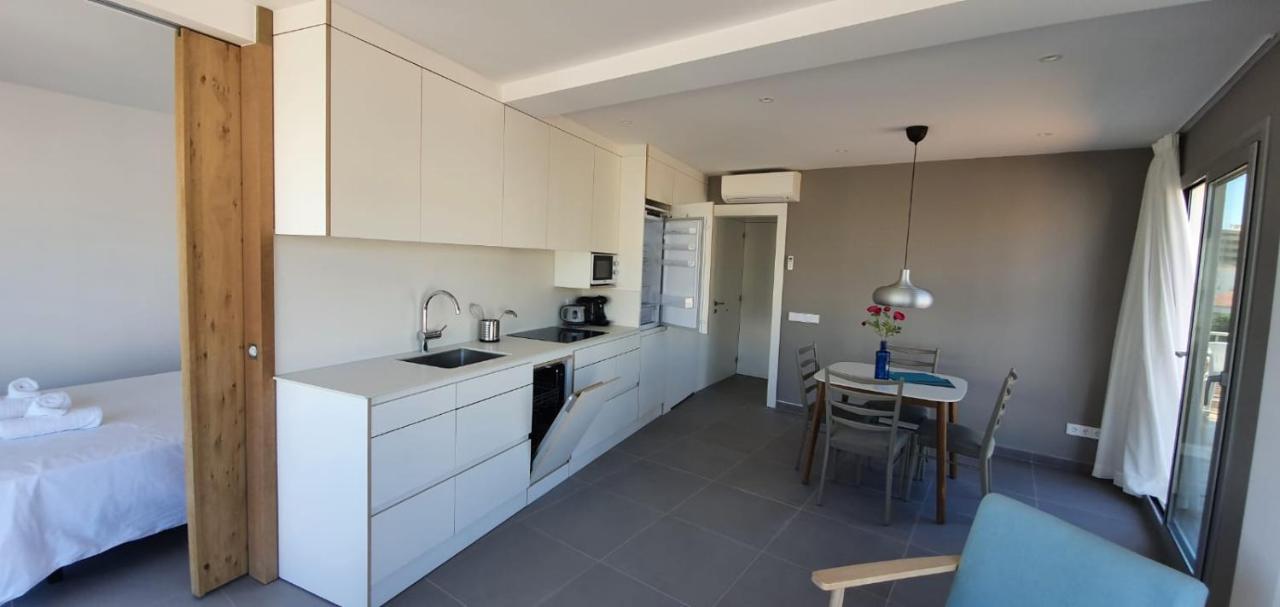 רוזס Beautiful Loft, Huge Sunny Terrace, View Over The Beach And Sea מראה חיצוני תמונה