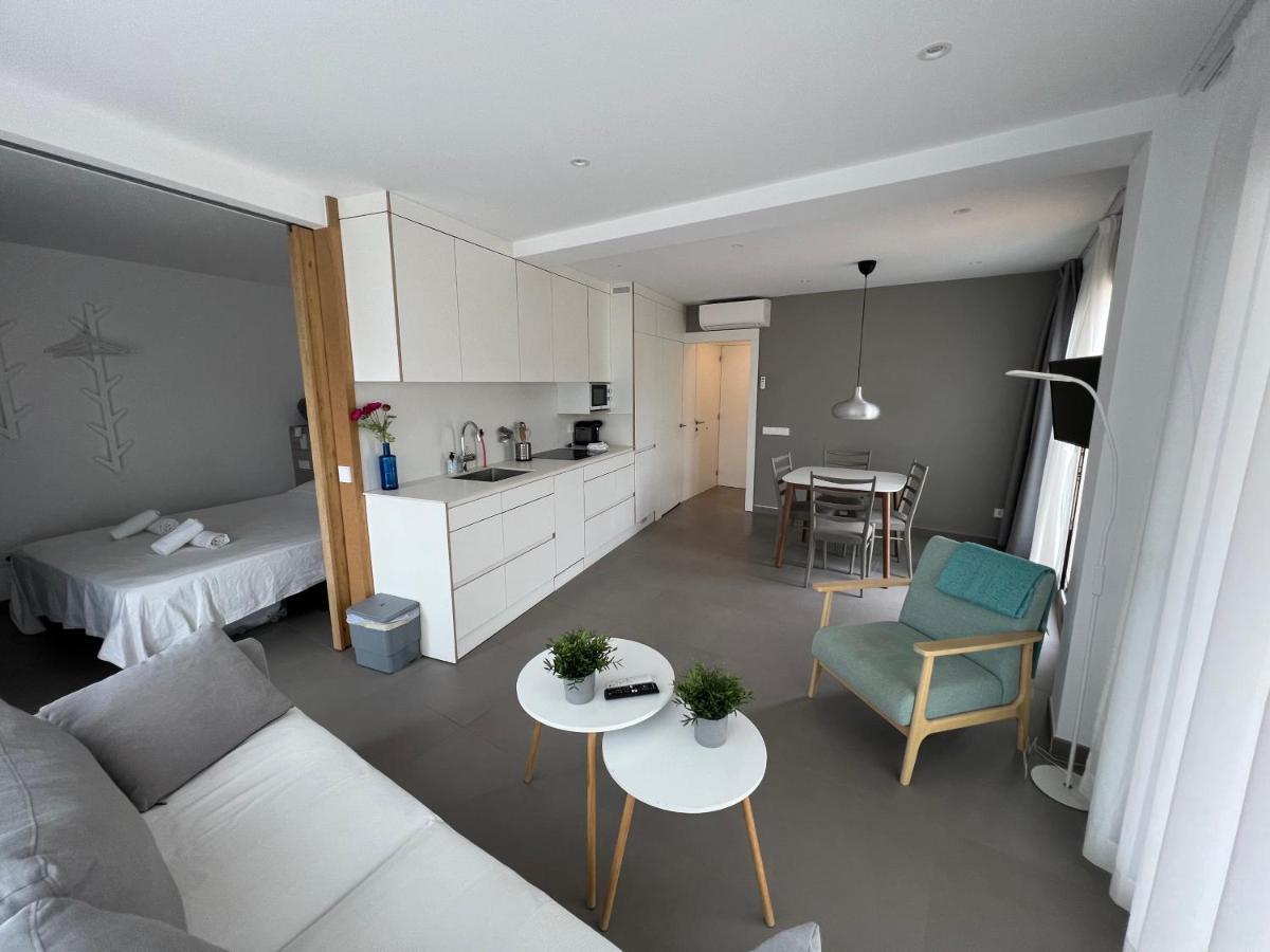 רוזס Beautiful Loft, Huge Sunny Terrace, View Over The Beach And Sea מראה חיצוני תמונה