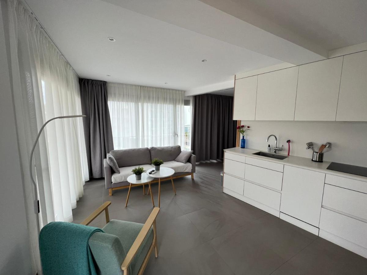 רוזס Beautiful Loft, Huge Sunny Terrace, View Over The Beach And Sea מראה חיצוני תמונה