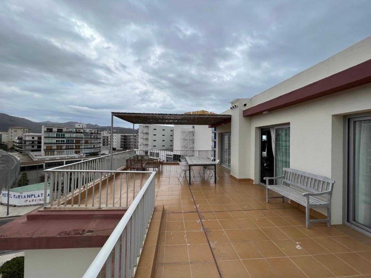 רוזס Beautiful Loft, Huge Sunny Terrace, View Over The Beach And Sea מראה חיצוני תמונה